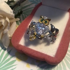 Owl shaped  ring sapphire with gold tone on.925 sterling silver band size (10)